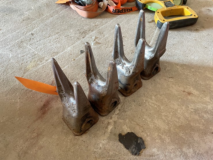 #1073-•-(4)-excavator-frost-teeth-image-2