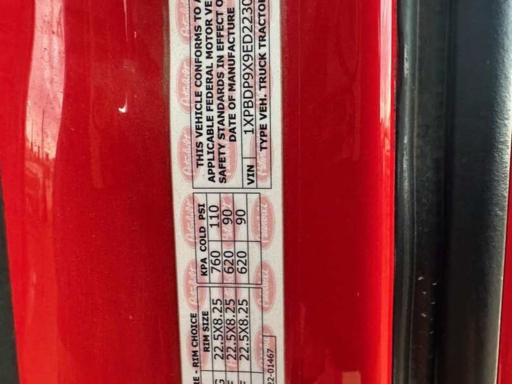 2014-peterbilt-579-image-12