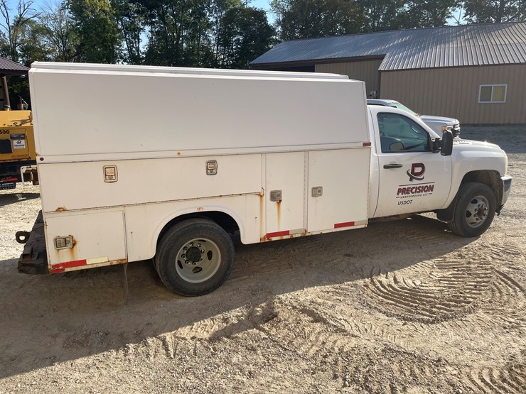 #1008-•-2012-chevy-3500-utility-truck,-(has-title)-image-5
