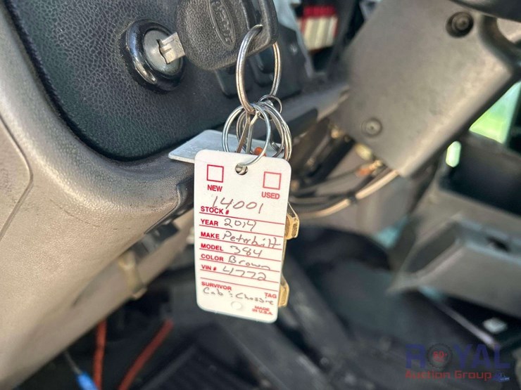 2014-peterbilt-384-image-33