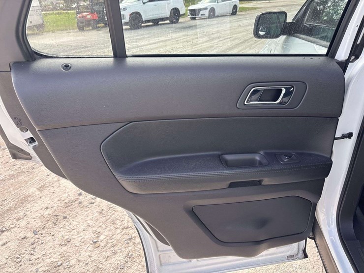 2014-ford-explorer-image-21