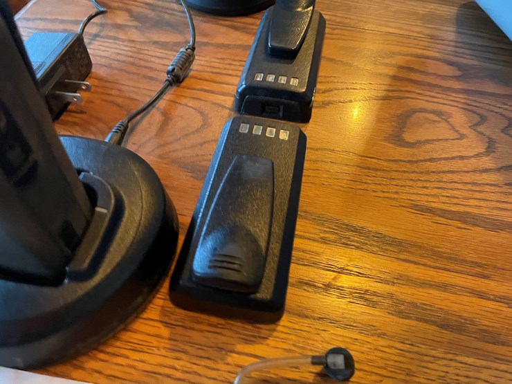 #1045-•-(2)-motorola-2-way-radios-image-5