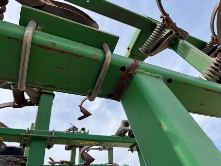 2005-john-deere-2210-image-7