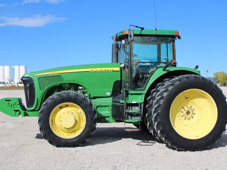 john-deere-8320-image-2