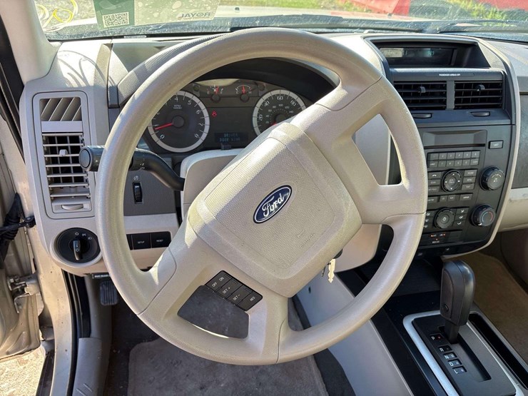 2011-ford-escape-image-13