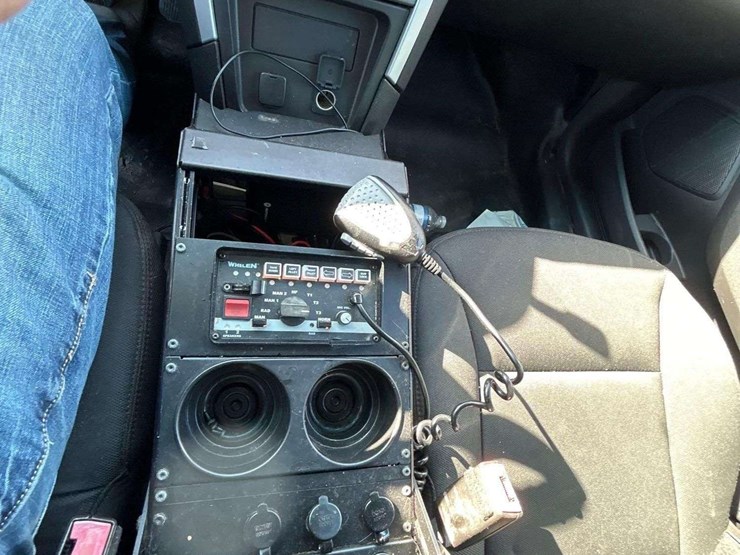 2015-ford-explorer-image-18