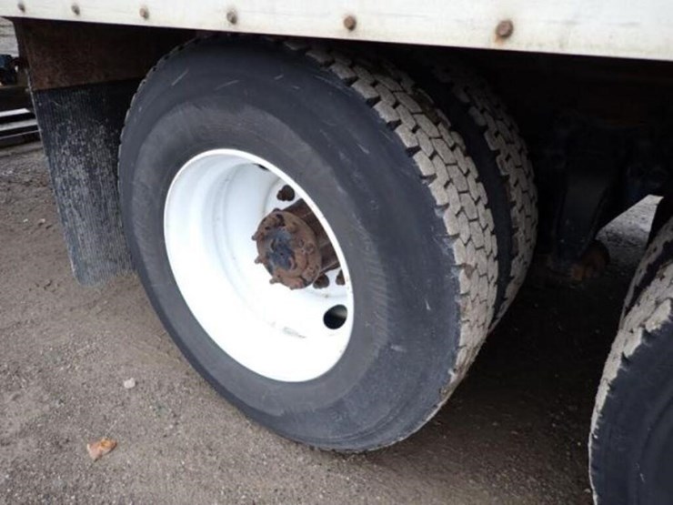 inoperable-2010-freightliner-m2106-business-class-image-57