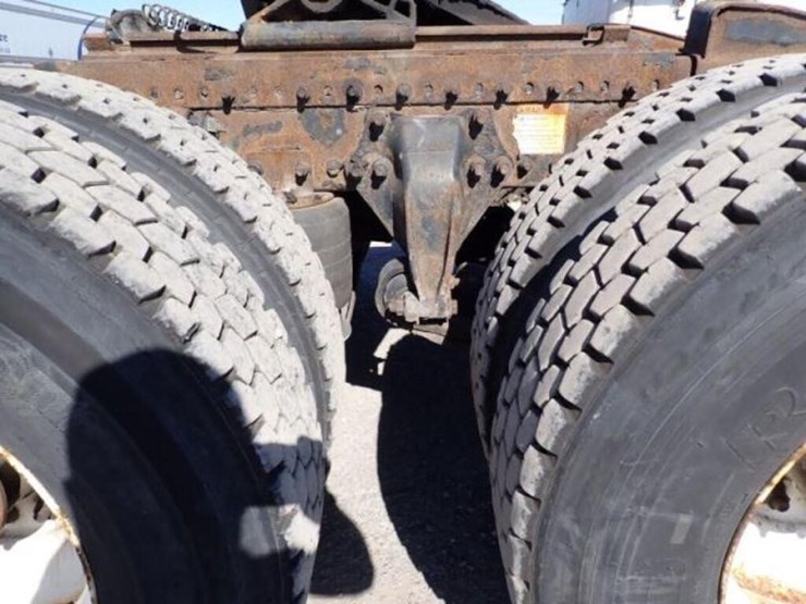 2010-freightliner-cascadia-t/a-hiway-tractor---day-image-44