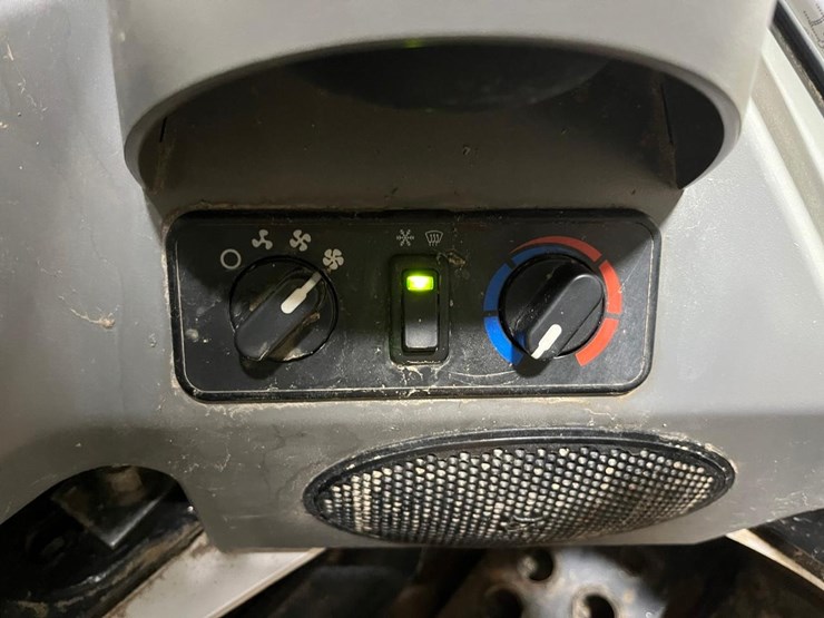 2023-bobcat-s650-image-28