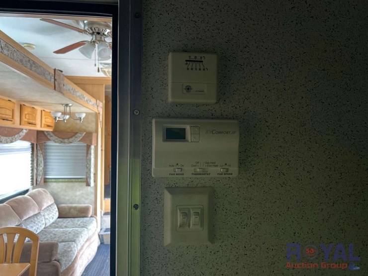 2008-41ft-kz-sportsman-police-bunk-5th-wheel-tri-axle-travel-trailer-image-16