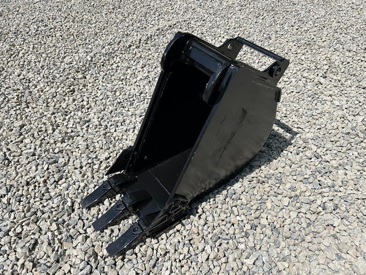 12"-x-change-bucket-for-a-bobcat-excavator-image-1