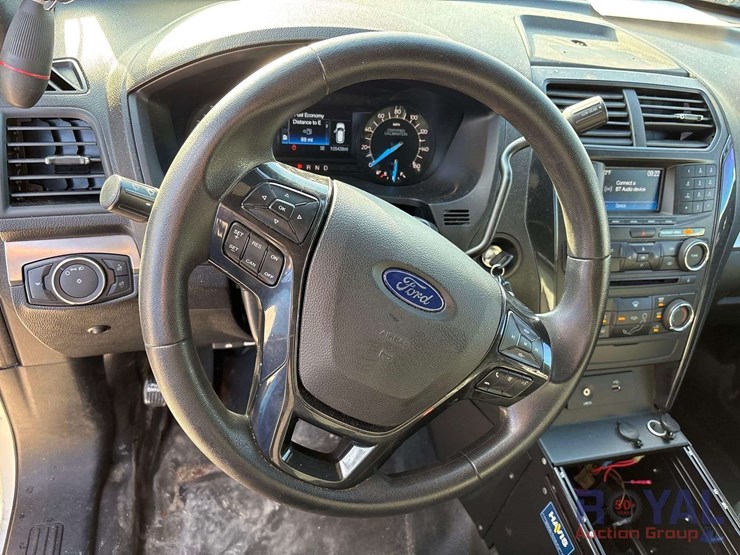 2018-ford-explorer-image-13