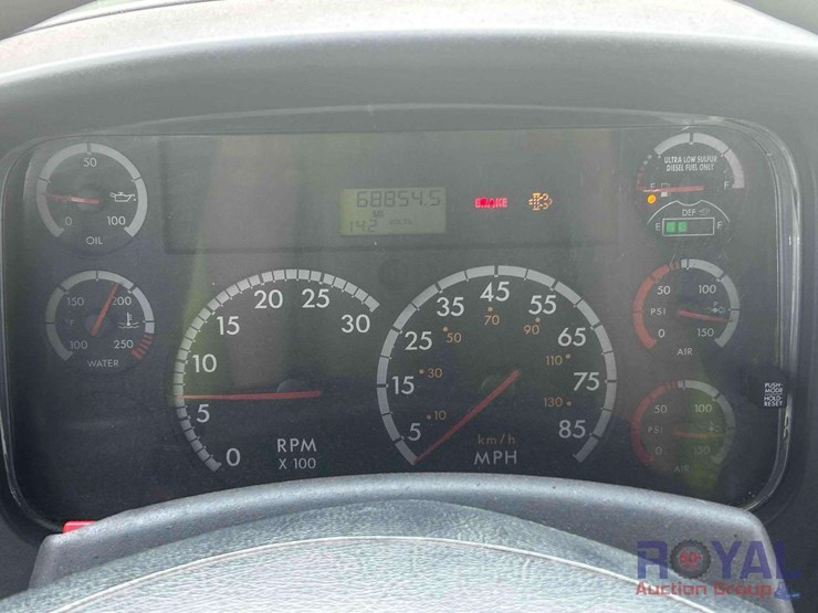 2012-freightliner-m2-106-asphalt-pothole-patcher-truck-image-17