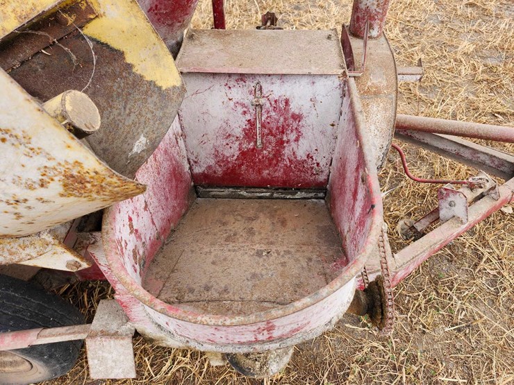 new-holland-350-image-7