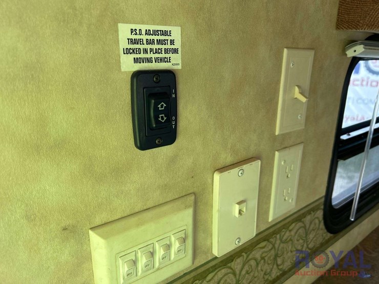 2008-41ft-kz-sportsman-police-bunk-5th-wheel-tri-axle-travel-trailer-image-8