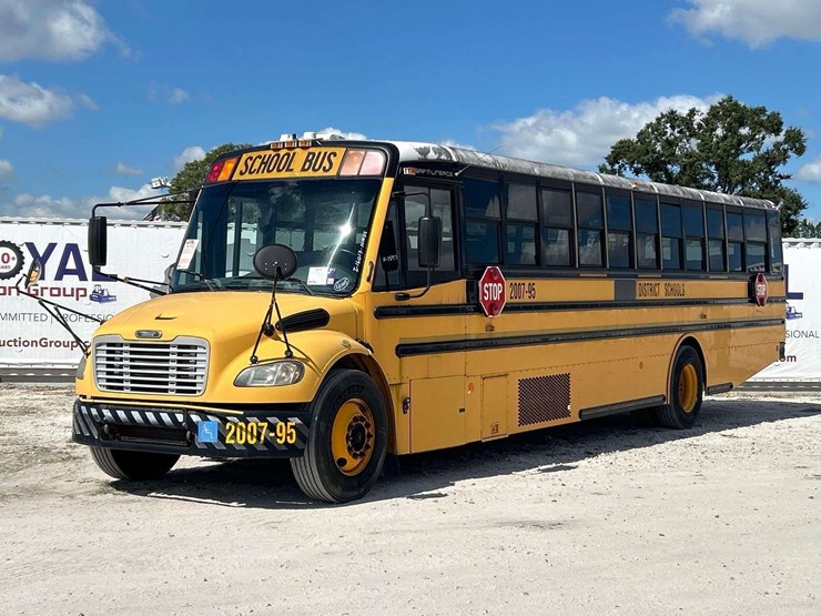 2008-freightliner-b2-image-1