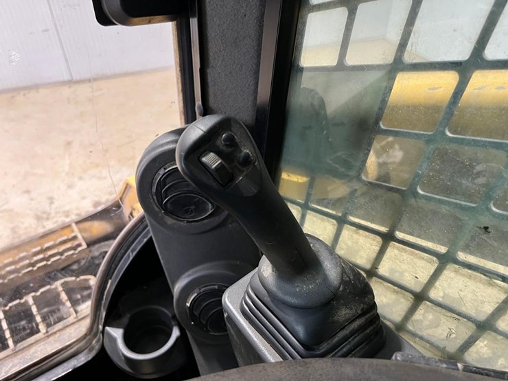 2022-caterpillar-289d3-image-26