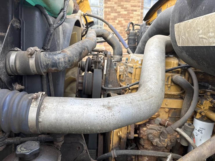 2001-caterpillar-c12-image-30