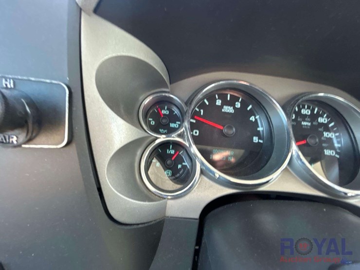 2013-chevrolet-silverado-3500-image-16