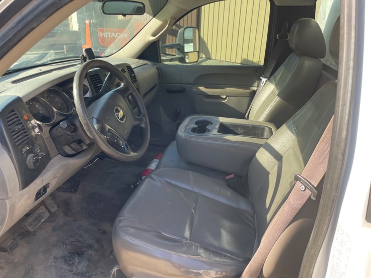 #1008-•-2012-chevy-3500-utility-truck,-(has-title)-image-32