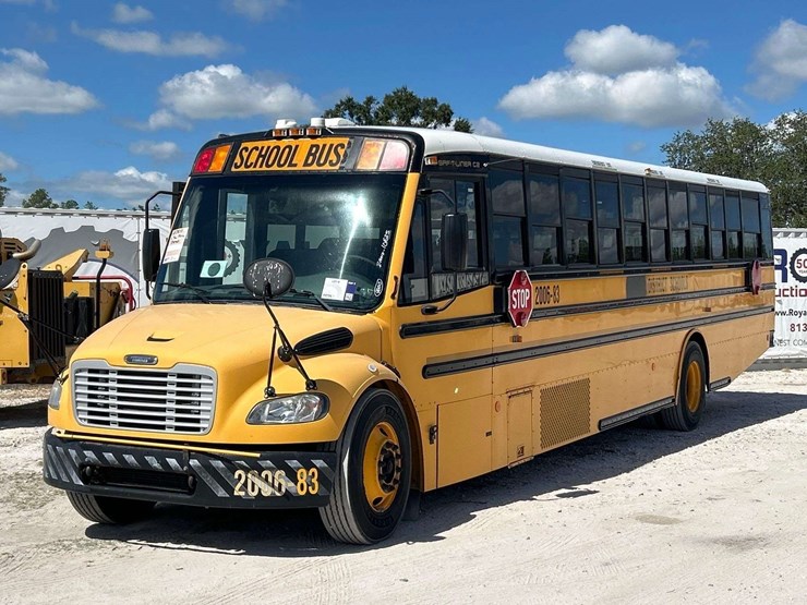 2007-freightliner-b2-image-1