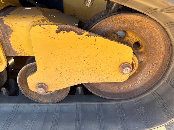 2022-caterpillar-299d3-image-14