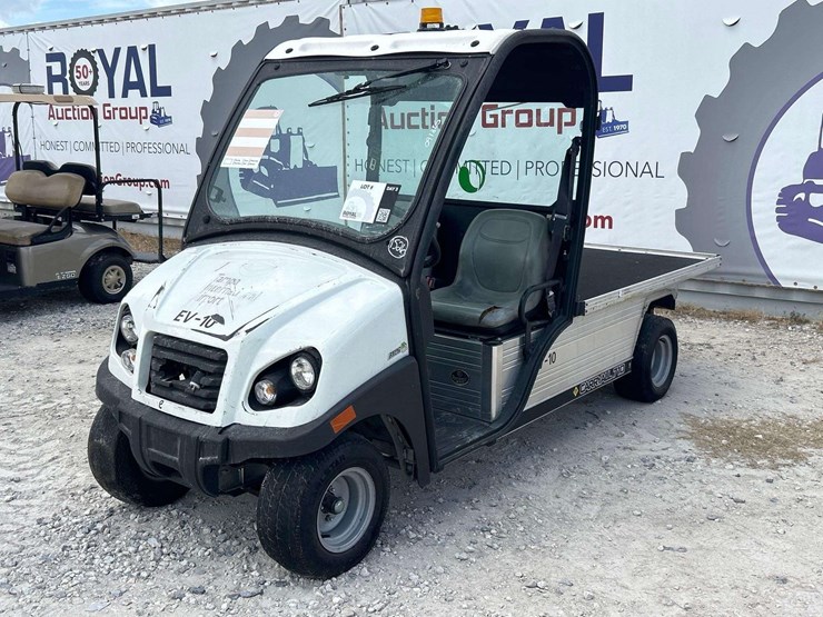 2016-club-car-carryall-710-electric-utility-cart-image-1
