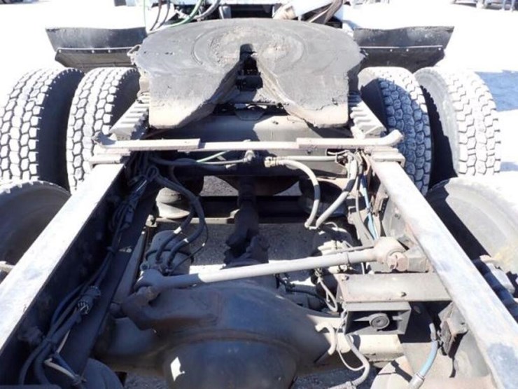 2016-freightliner-cascadia-t/a-hiway-tractor---day-image-46