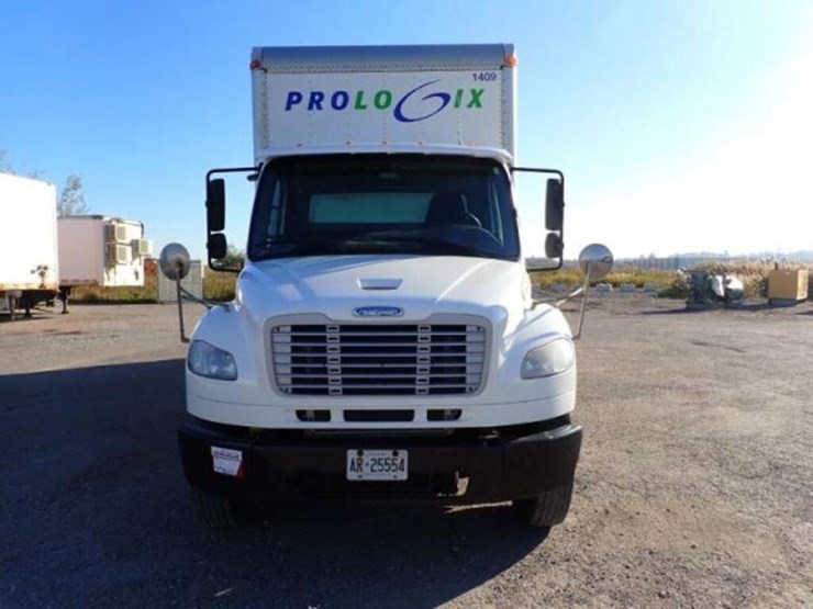 2014-freightliner-business-class-m2-106-image-2