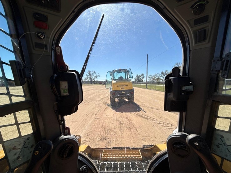 2022-caterpillar-299d3-image-25