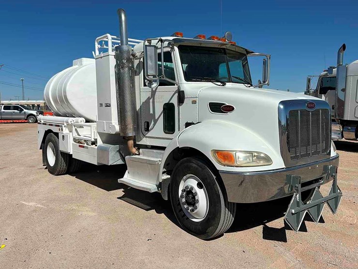 2012-peterbilt-337-image-2