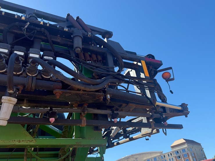 john-deere-4710-image-12