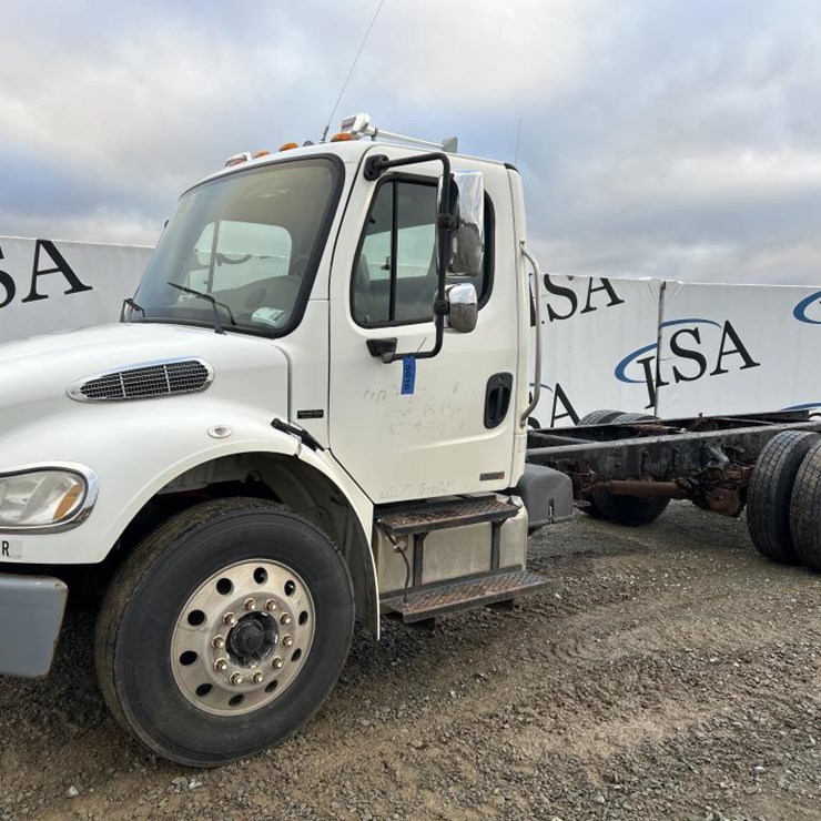 #5016 • 2008 Freightliner Business Class M2 Cab Chassis