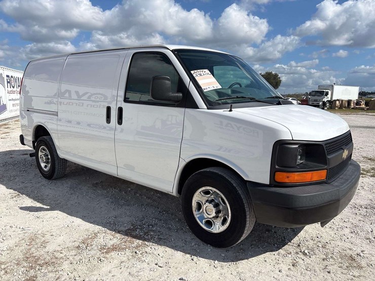 2014-chevrolet-express-3500-image-2