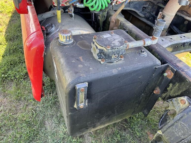 2005-peterbilt-387-image-15