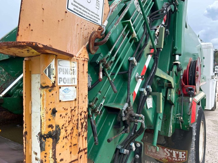 2007-freightliner-m2-106-medium-duty-pac-man-rl10-10-cuyd-refuse-garbage-truck-image-13