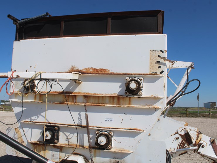 #2044-•-#2044---harsh-303h-feed-mixer-wagon-image-27