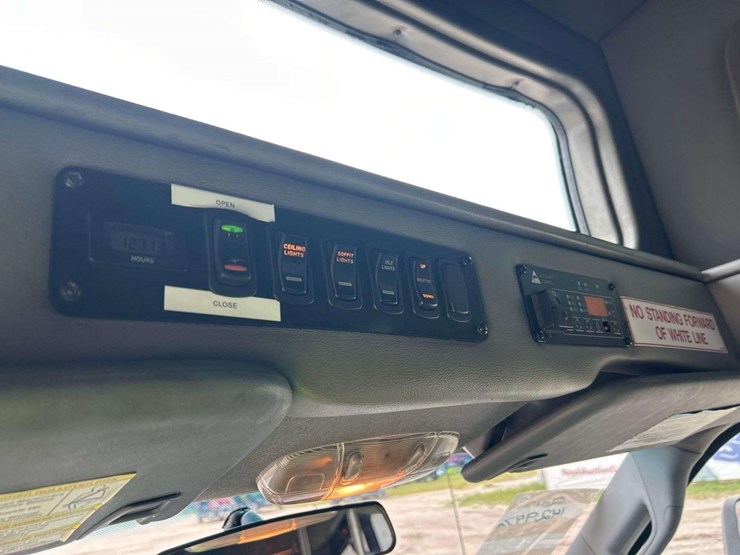 2013-ford-f550-image-19