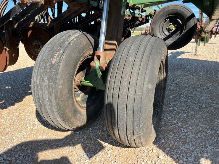 #t8082-•-great-plains-ss-24-grain-drill-image-16