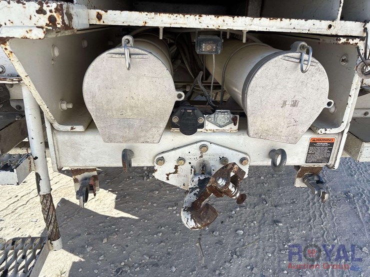 2016-freightliner-m2-106-4x4-altec-bucket-truck-image-39