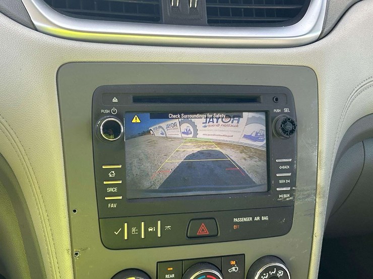 2017-chevrolet-traverse-ls-image-16