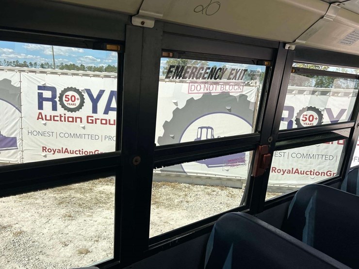 2007-freightliner-b2-image-21