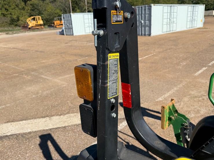 john-deere-3025e-image-32