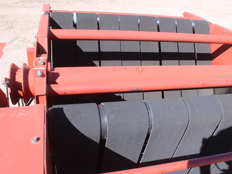 new-holland-br780-image-40