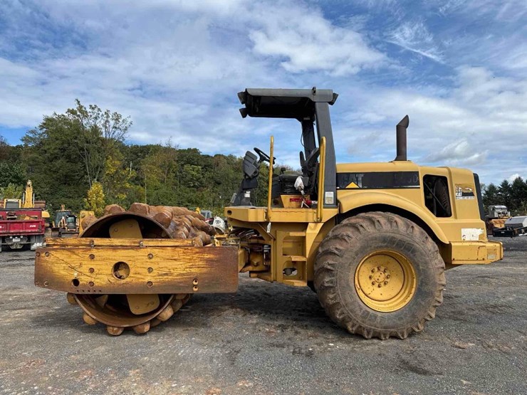 2001-caterpillar-cp-563d-image-1