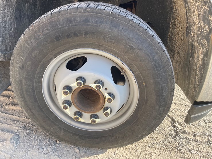 #1008-•-2012-chevy-3500-utility-truck,-(has-title)-image-14