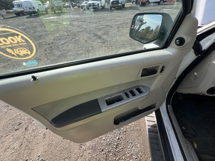 2010-ford-escape-hybrid-image-21