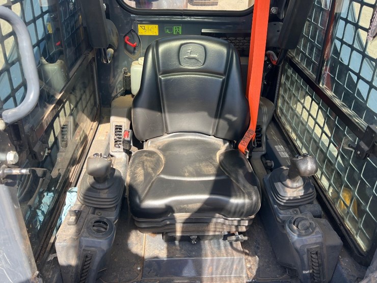 2020-deere-317g-image-24