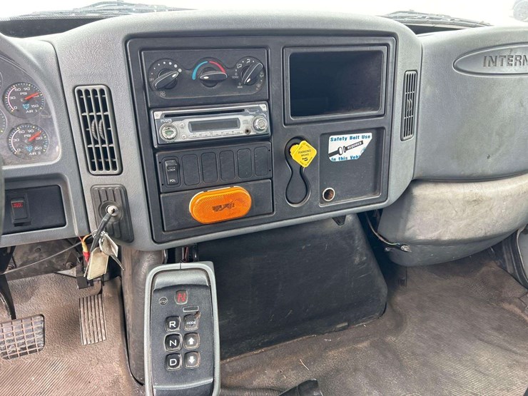2003-international-7400-image-16