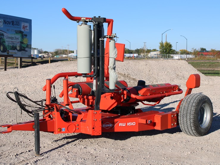 #2097-•-#2097--kuhn-rw1610-single-bale-wrapper-with-twin-wrapper,-monitor,-great-shape-with-low-use!-image-1